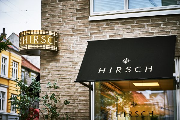Hirsch Jewellery – Jægergårdsgade – Aarhus Facade med ny udsmykning, skilt, folier, markiser og bannere